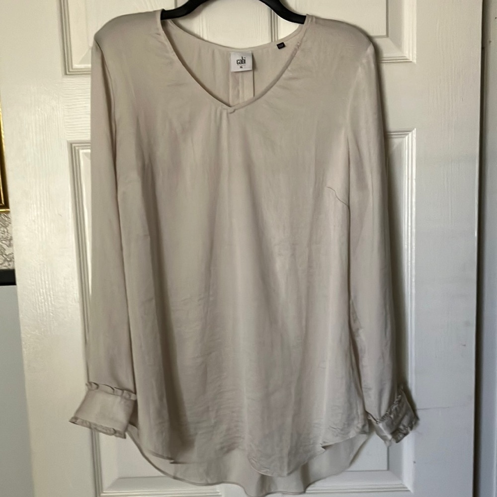 CAbi Size M light Tan long sleeve Blouse Excellent condition